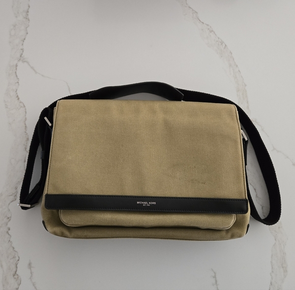 Michael Kors Messenger Bag - Picture 1 of 16